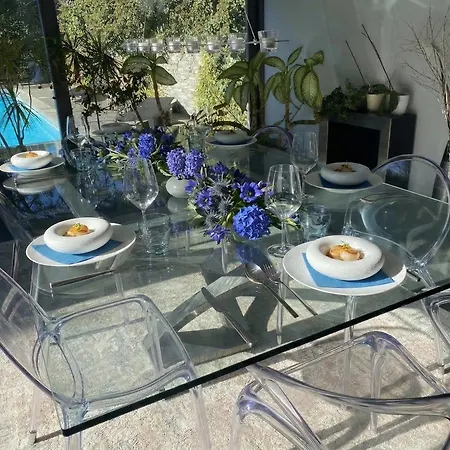 & Table D'hote فندق مبيت وإفطار *